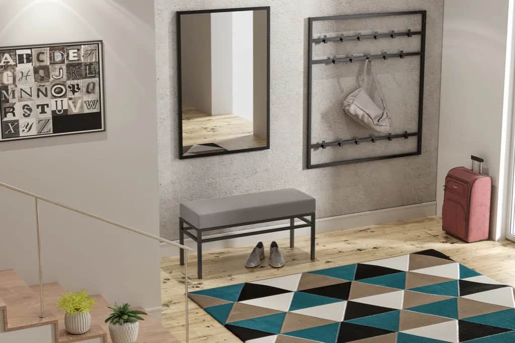 Jak ozdobić ścianę w przedpokoju, by uniknąć nudnych aranżacji?