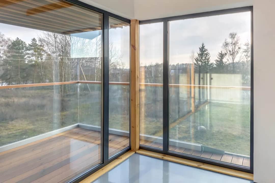 Jak rozrobić kit do okien, aby uniknąć pęcherzy i uzyskać gładkość