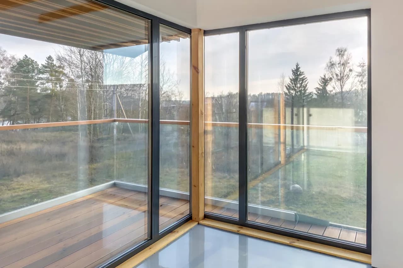 Jak rozrobić kit do okien, aby uniknąć pęcherzy i uzyskać gładkość