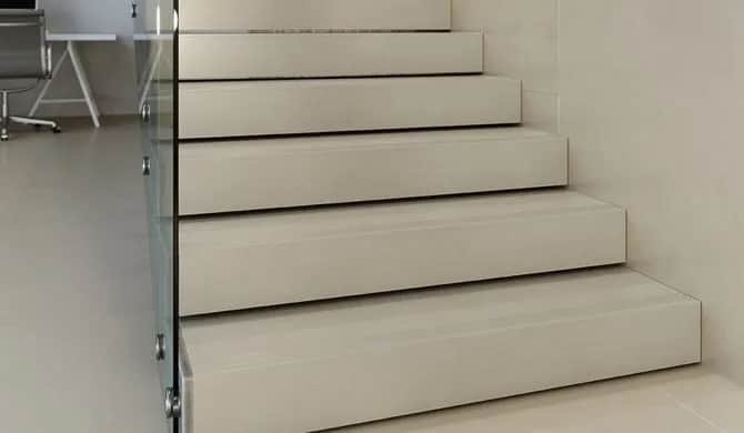 Jakie płytki na schody wewnątrz? 5 najlepszych rodzajów i porady