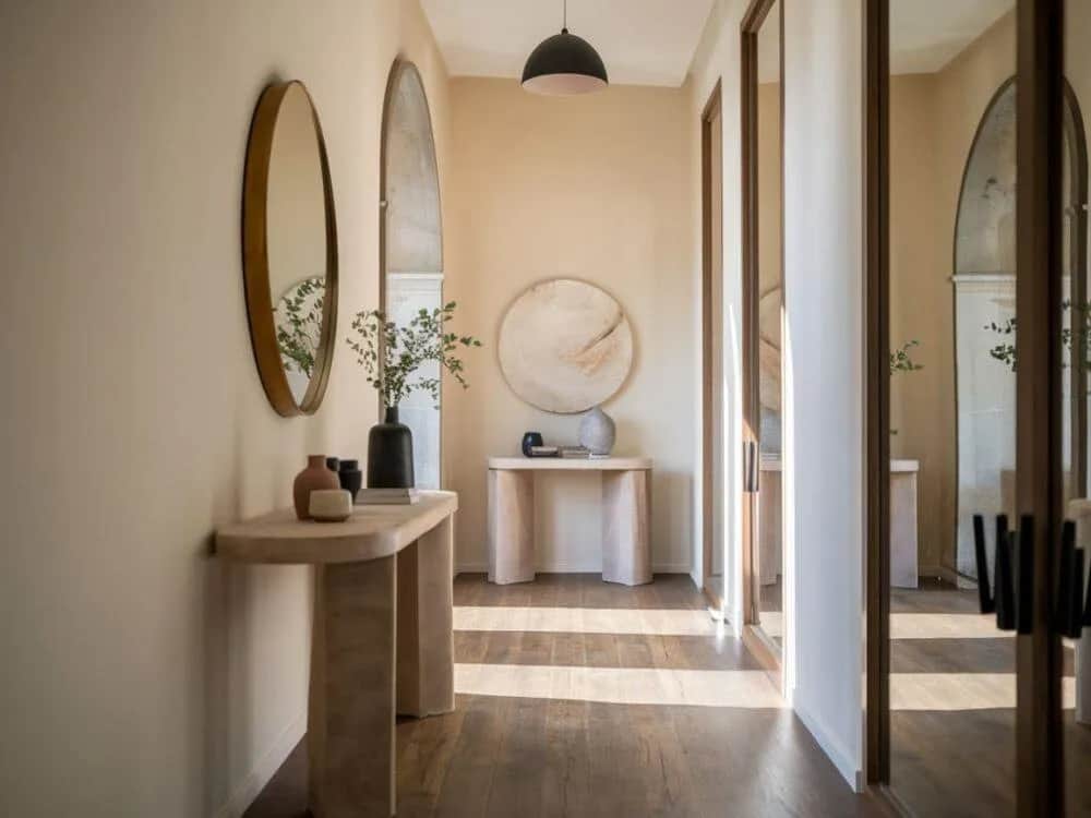 Idealna wysokość lustra w przedpokoju: Praktyczne wskazówki