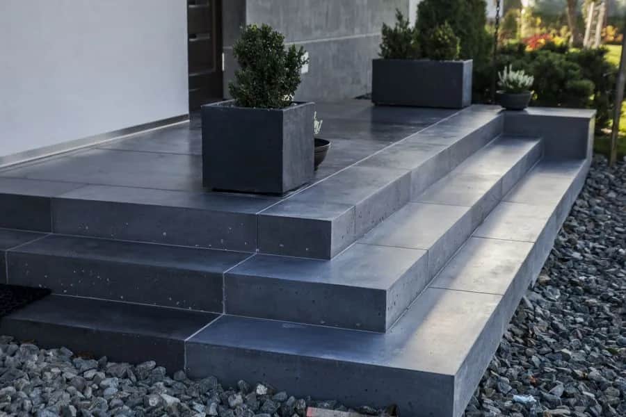 Jaki kolor schodów zewnętrznych? Najlepsze wybory i inspiracje