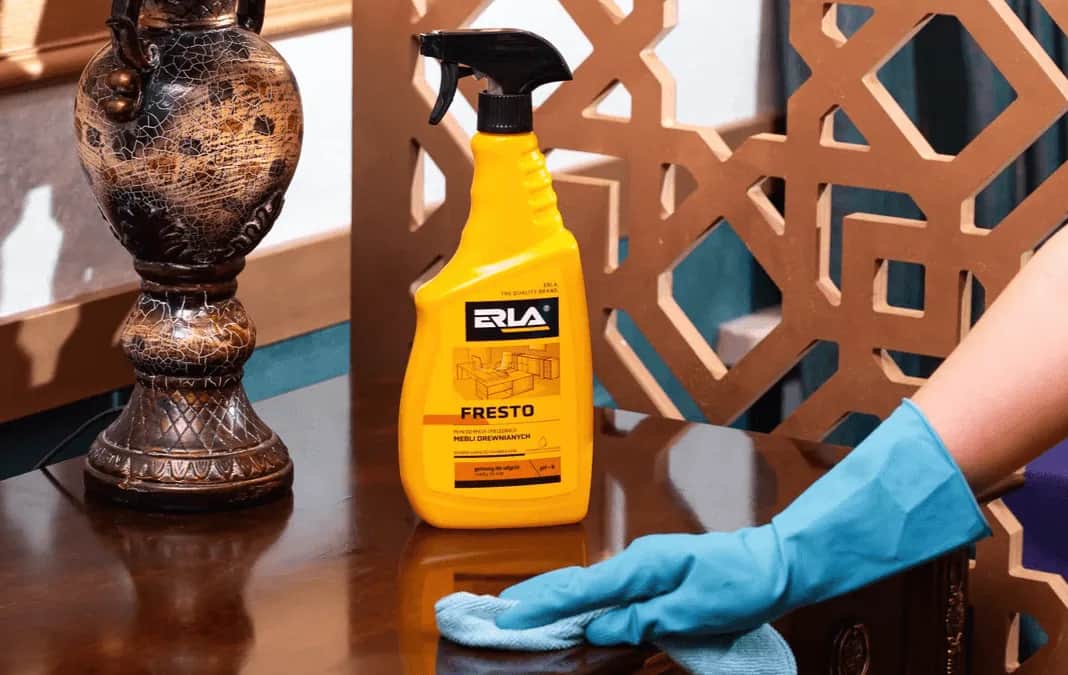 Czym czyścić meble drewniane w kuchni: 7 skutecznych metod