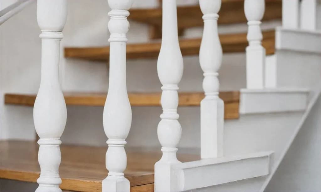 Jak pomalować schody na biało: 9 kroków do perfekcyjnego efektu