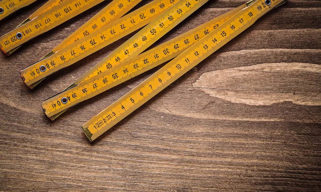 Czy balkon wchodzi w metraż mieszkania? Odkryj ważne fakty i przepisy